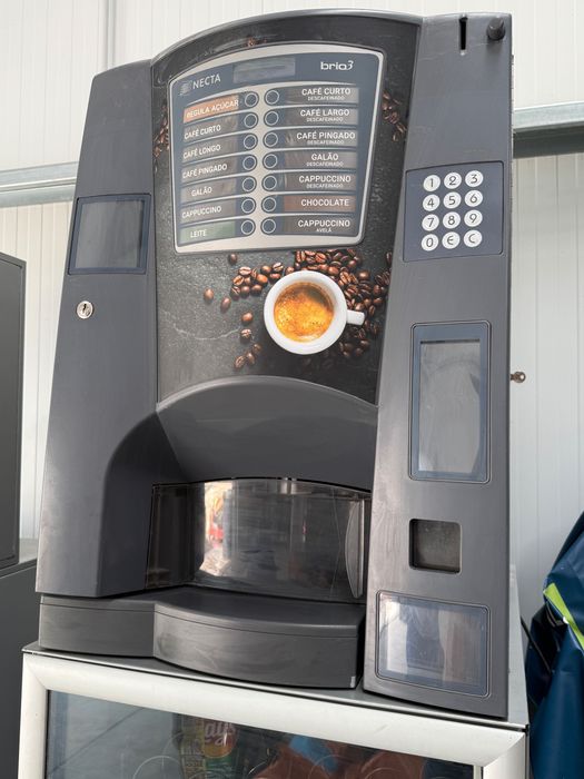 Máquina Combinada - NECTA BRIO 3 + SNACKS & BEBIDAS