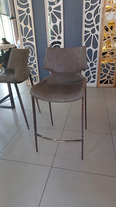 Барный стул коричневый