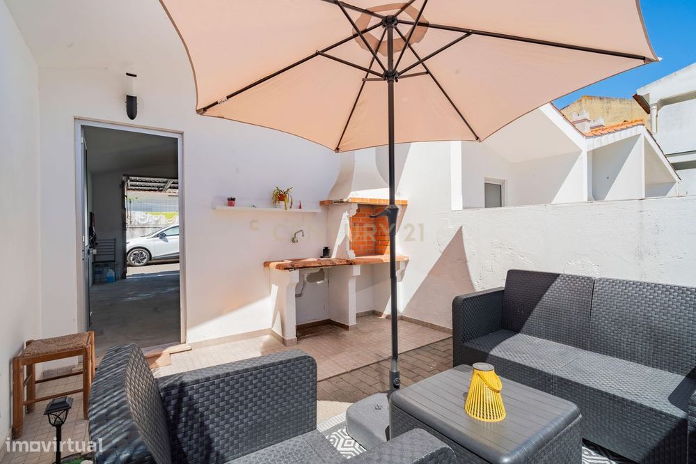 Apartamento T2 com garagem, churrasqueira e espaço exterior | Vieira d