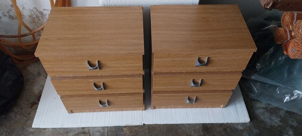 2 mesinhas de cabeceira