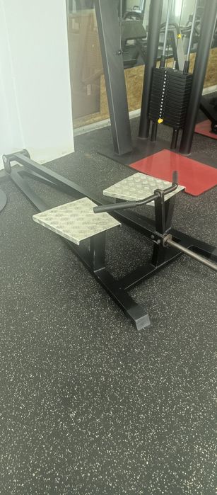 Free-Weight Rowing Machine64585873419138122