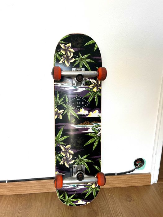 Skateboard Globe