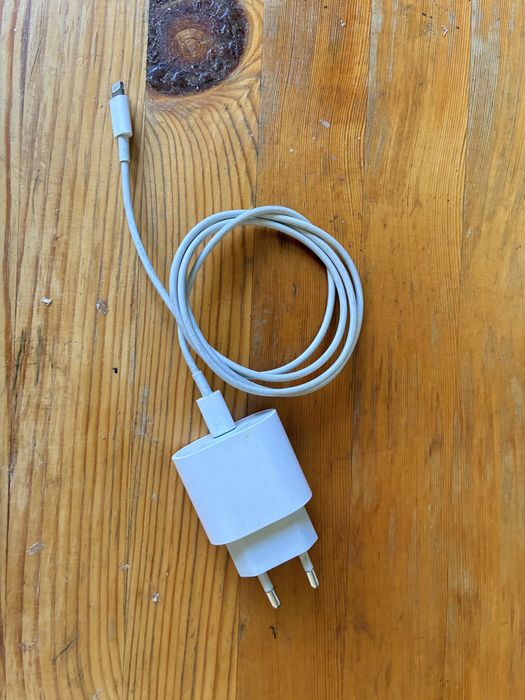Зарядний пристрій для iphone