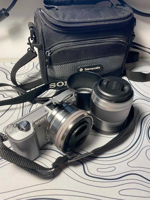 Sony Alpha A5000 + 2 obiektywy Sony + 2 baterie + ładowarka + torba