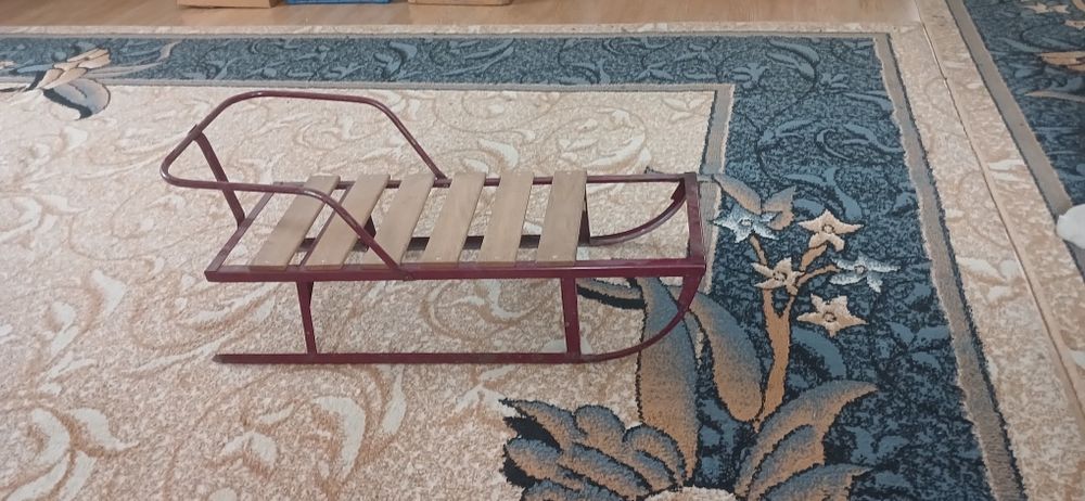 Санки детские металлические с деревянным седением