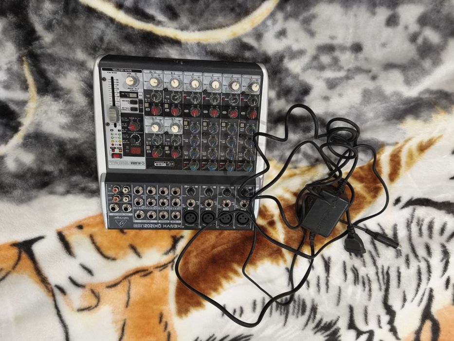 Mesa de som com 12 canais