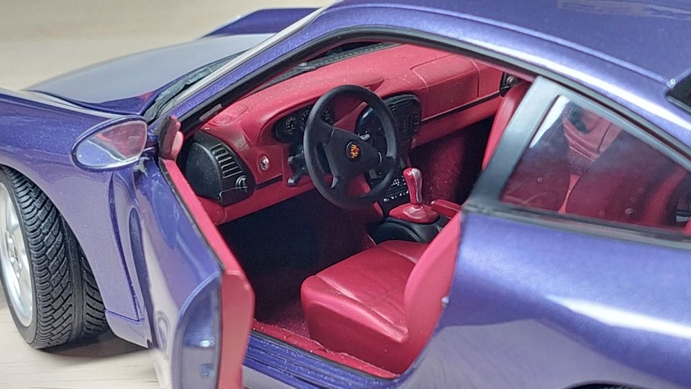 Модель Porsche 911 Carrera Gate 1:18