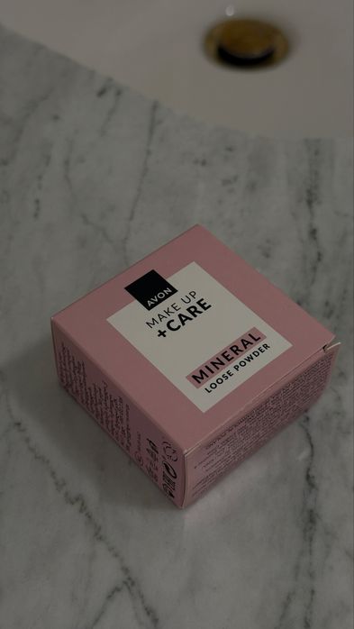 Nowy puder mineralny Avon Make Up Care kolor Light Medium