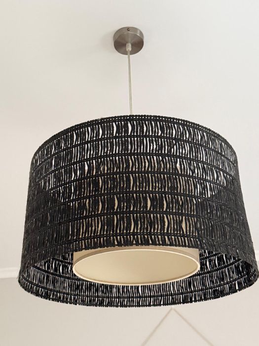 Candeeiro de teto preto e bege