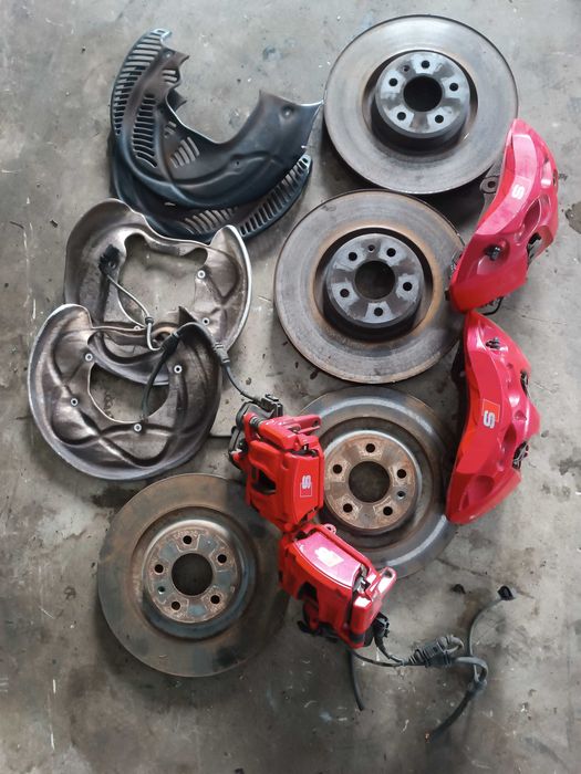 Komplet hamulcy zaciski audi S4 S5 b9 sq5 6 tłoczkowe akebono przód