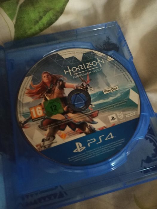 Диск Horizon Forbidden West PS4 блю Рей