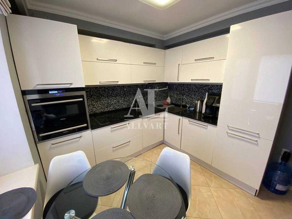 Продаж 3к квартири 63 кв. м на вул. Шовковична 48, Лiпки