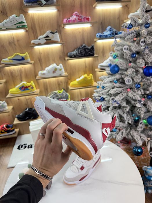 Кросівки Nike Air Jordan 4 SB Varsity Red