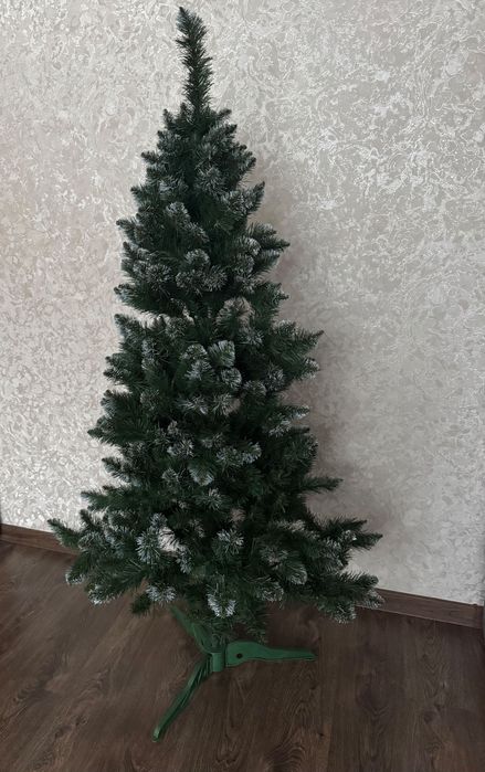 Ялинка Версаль із засніженими кінчиками