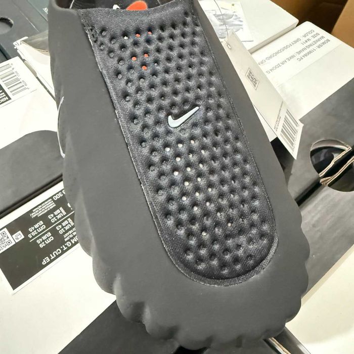 Czarne kapcie Nike Mind 001 R.40