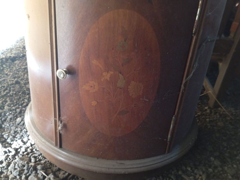 Moveis antigos em bom estado