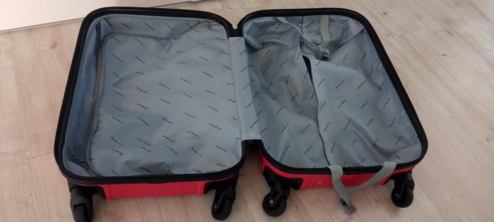 Walizka podróżna na kółkach