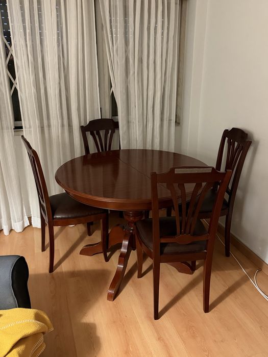 Mesa de Sala + 4 Cadeiras