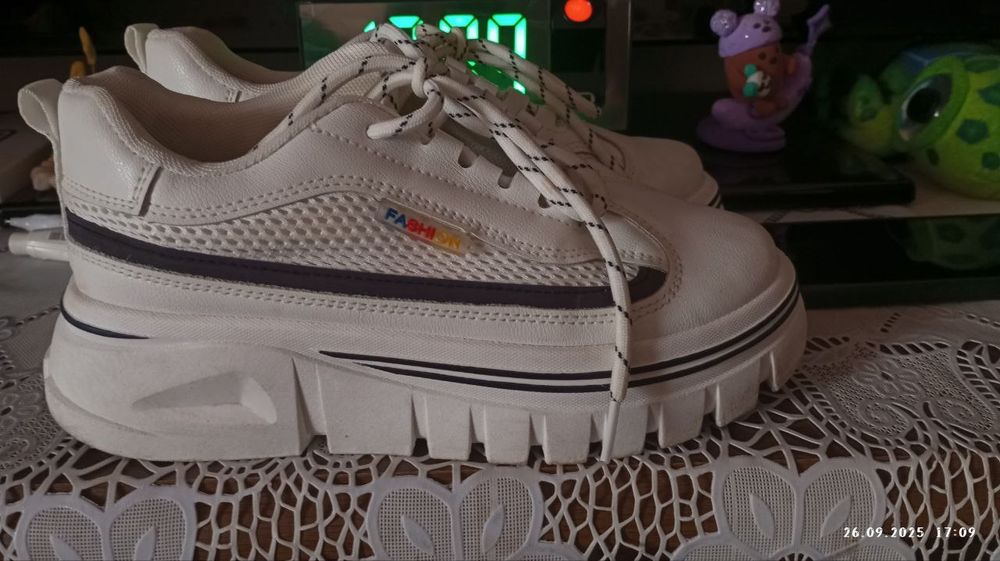 Красовки для девочки зимние в идеальном состоянии на утеплителе