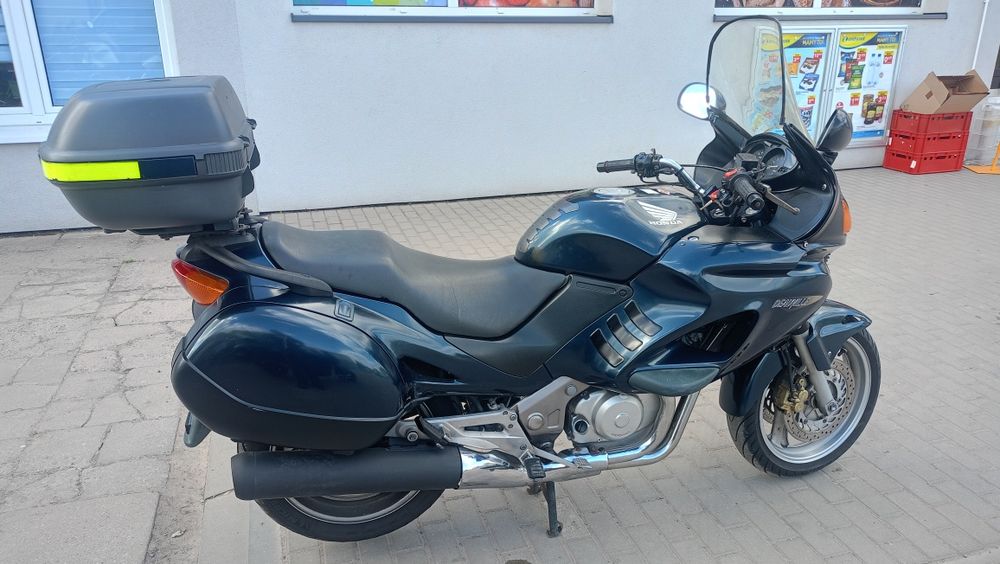 Honda NTV 650 Deavile