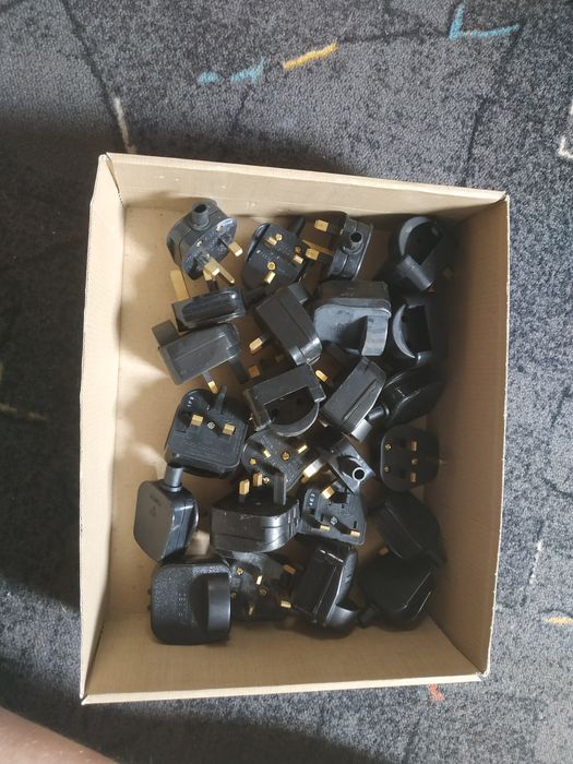 Wtyczki przejściówki z brytyjskich na normalne cena całość