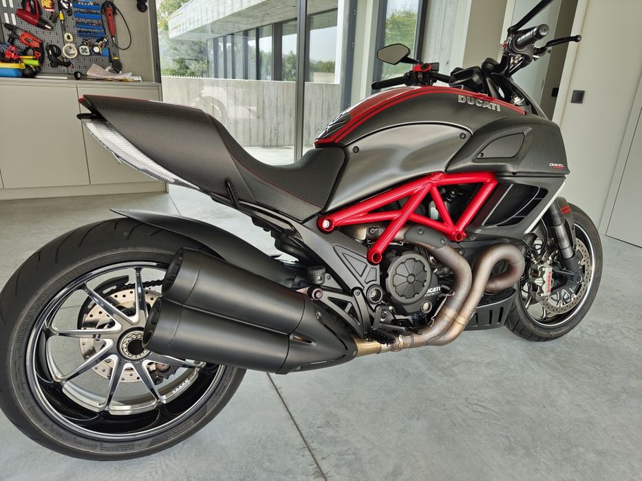 Ducati Diavel Carbon Nacional | Revisões Ducati | Como Nova