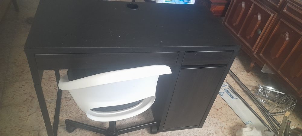 Secretária com Cadeira