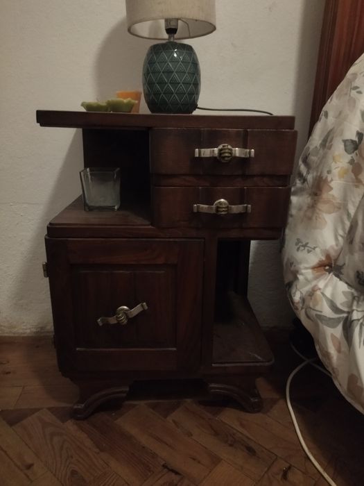2 mesas de cabeceira antigas