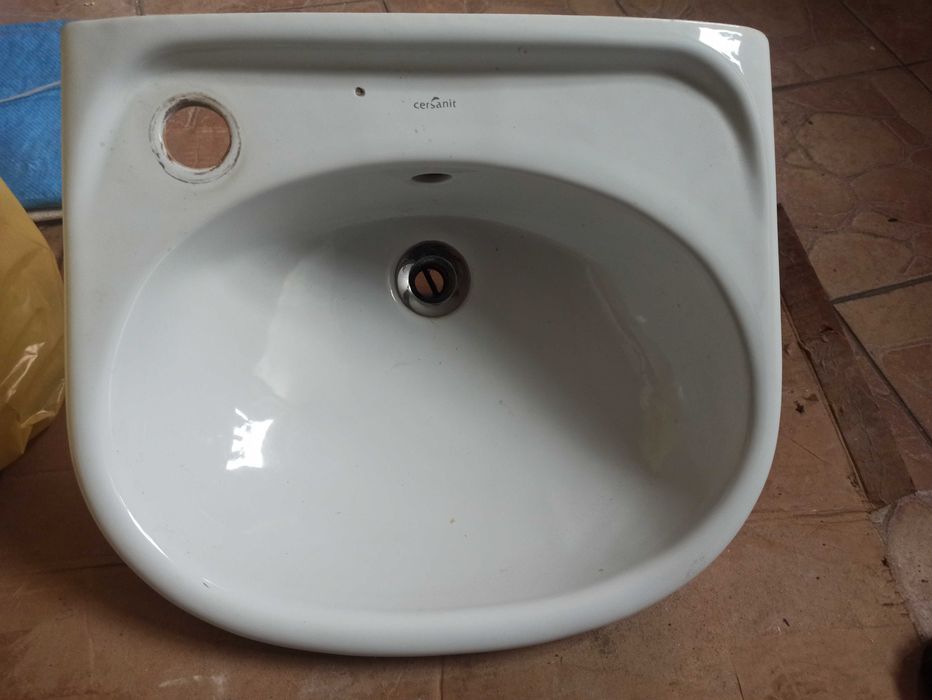 Umywalka ceramiczna 45cm szerokości