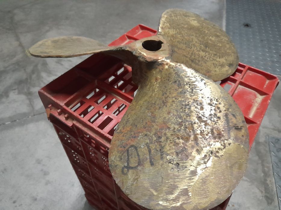 Hélice de Barco em Bronze Sólido - Decoração Náutica / Peça de Coleção