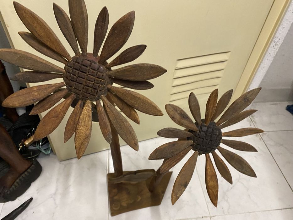 Decoraçao em madeira maciça