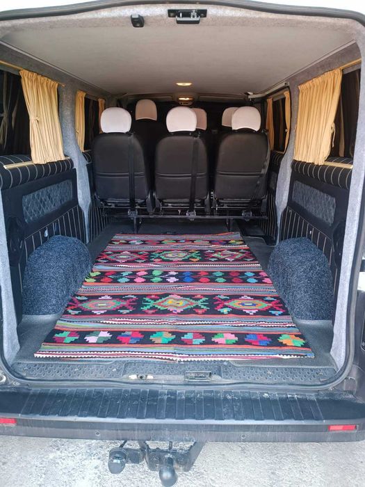 Якісні Послуги з перевезення пасажирів та вантажів.