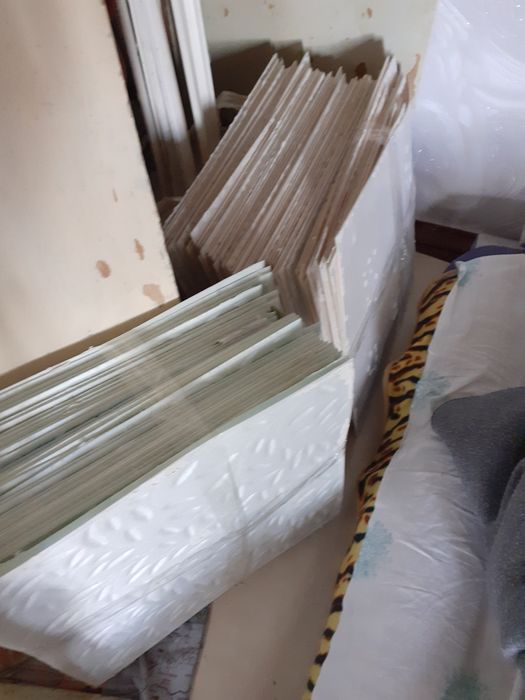 Продам плитку для потолка бу