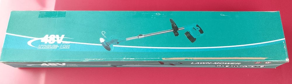 Roçadeira nova a bateria de relva e outros.