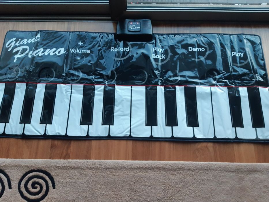 "Giant Piano" (Piano que se toca com os pés)