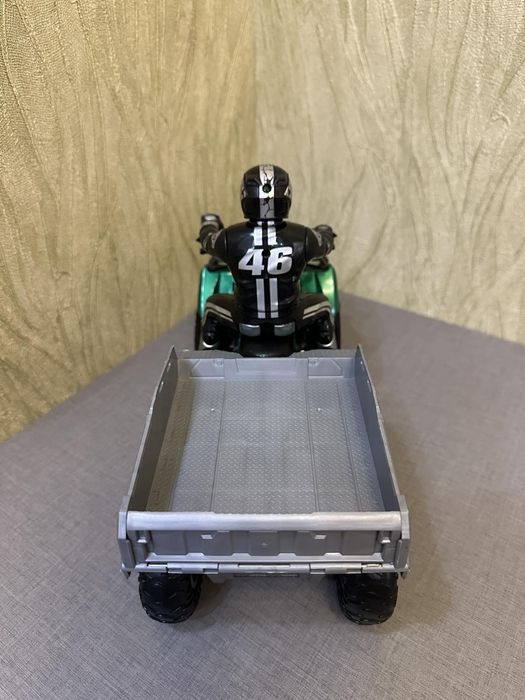 Игрушечный Радиоуправляемый квадратики с фигуркой