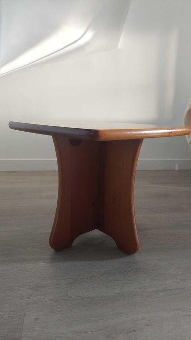 Mesa de apoio quadrada em madeira