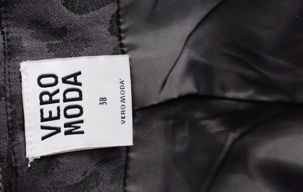 Маленька чорна сукня