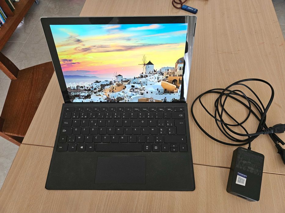 Tablet Hibrido Microsoft surface pro 5 4gb 128gb