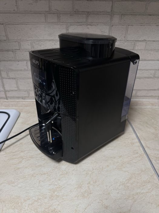 Кавомашина Krups Essential Roma Black EA816