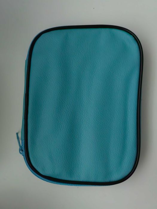 Estojo com 22 agulhas de crochet + 3 agulhas de costura + marcadores