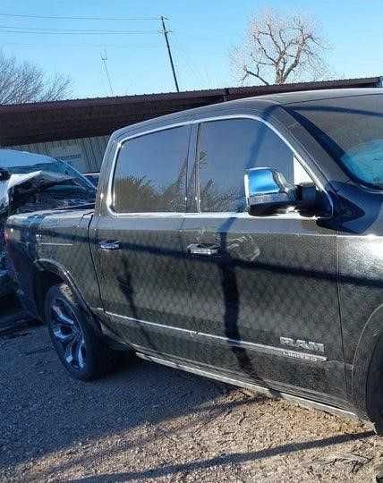 Drzwi przednie Dodge RAM 1500 DT V bez lusterka