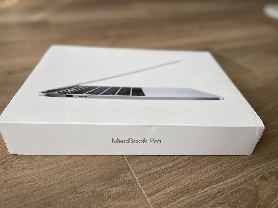 Macbook Pro 13  - 16Gb/512Gb - 2018r - 99 cykli -stan idealny