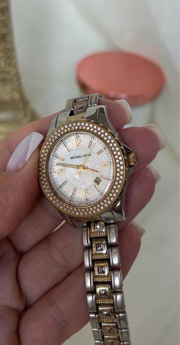 Наручний жіночий годинник