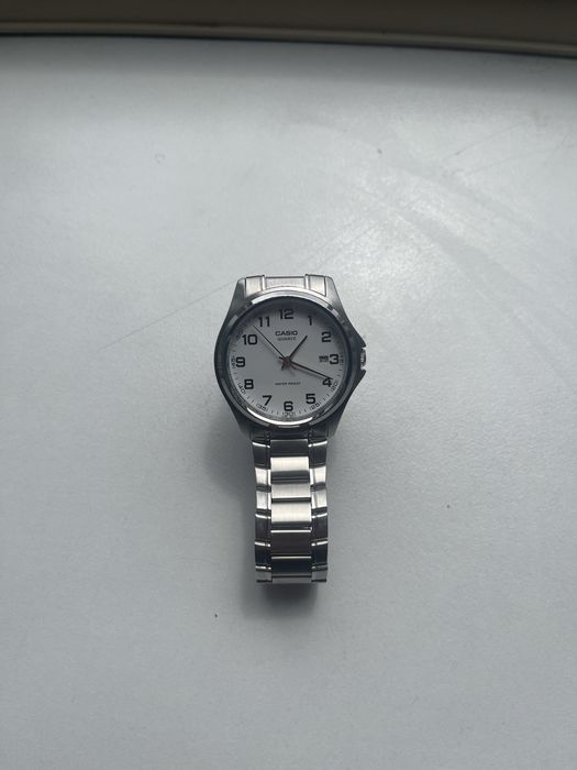 Годинник Casio.