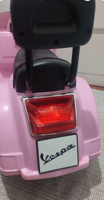 Vespa elétrica Rosa