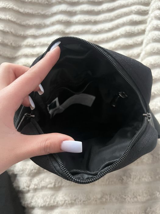 Чорна сумка EASTPAK  нова