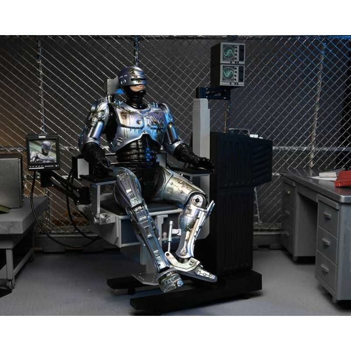 RoboCop Action Figure Ultimate Battle Damaged RoboCop with Chair
