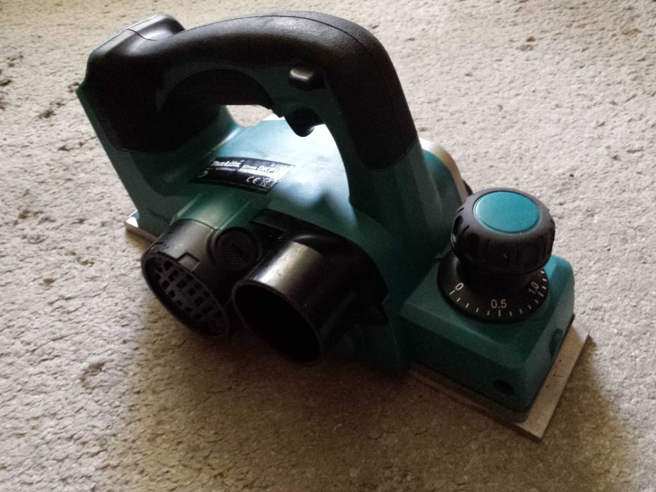 Makita DKP180 strug 18V LXT akumulatorowy do drewna 82mm hebel