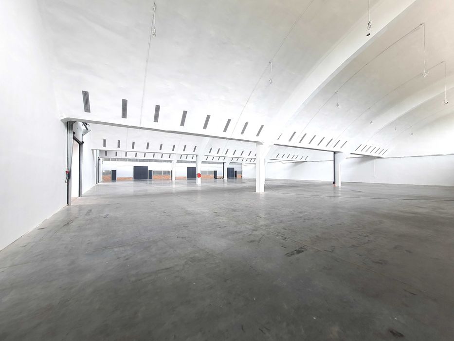 Wynajem magazynu z biurami, doki, rampa - 1424 mkw